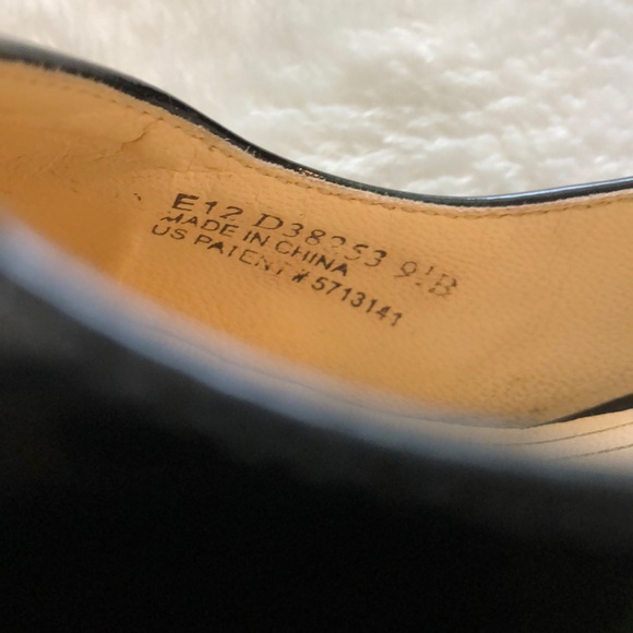 Black patent Cole Haan heels - 9.5 - Picture 3 of 8